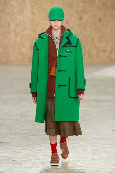 Look 16